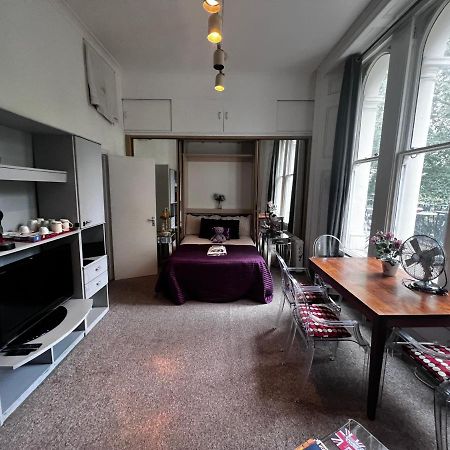 Hyde Park Studio Has Private Balcony With Tranquil Garden View Лондон Экстерьер фото