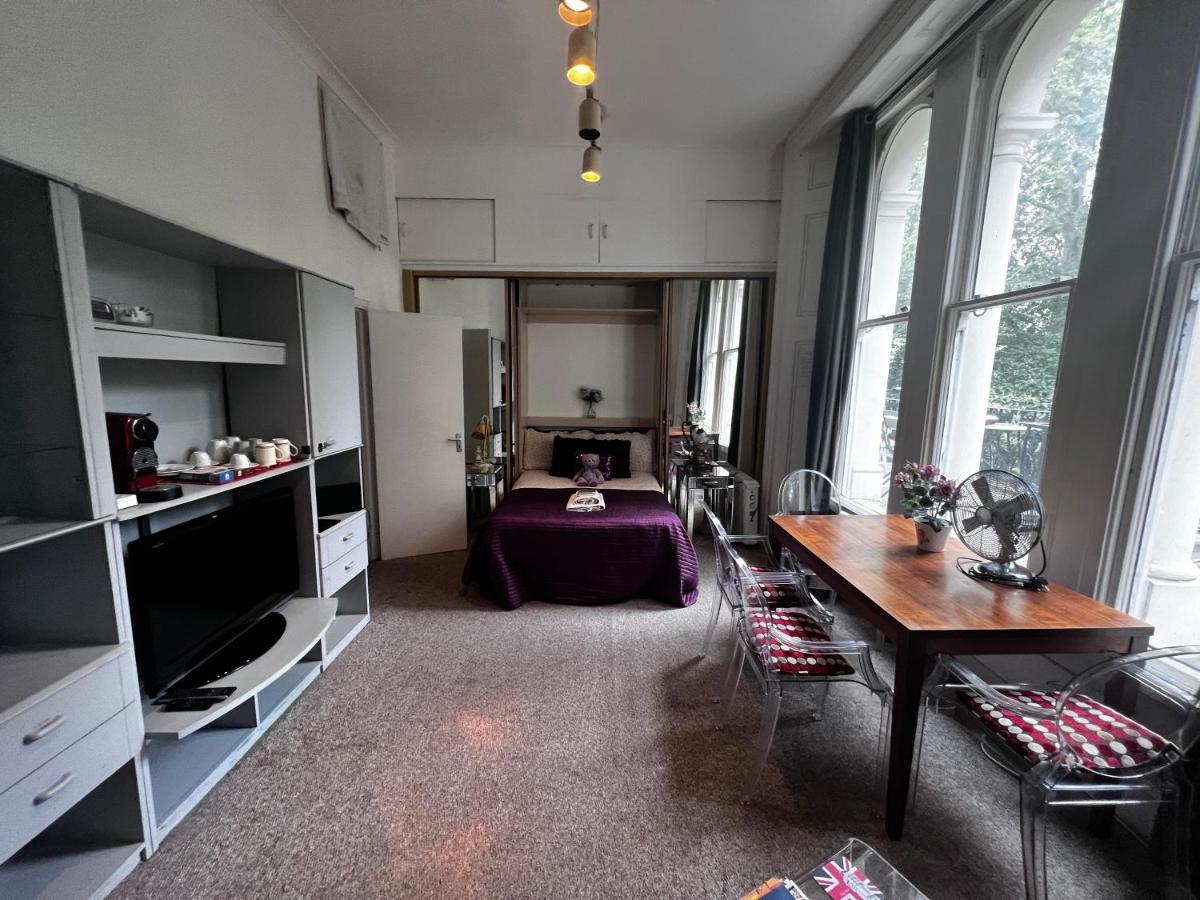 Hyde Park Studio Has Private Balcony With Tranquil Garden View Лондон Экстерьер фото
