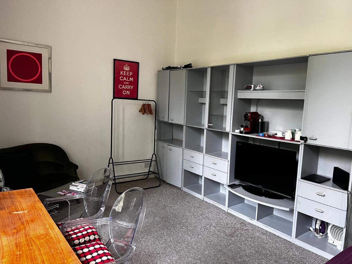 Hyde Park Studio Has Private Balcony With Tranquil Garden View Лондон Экстерьер фото