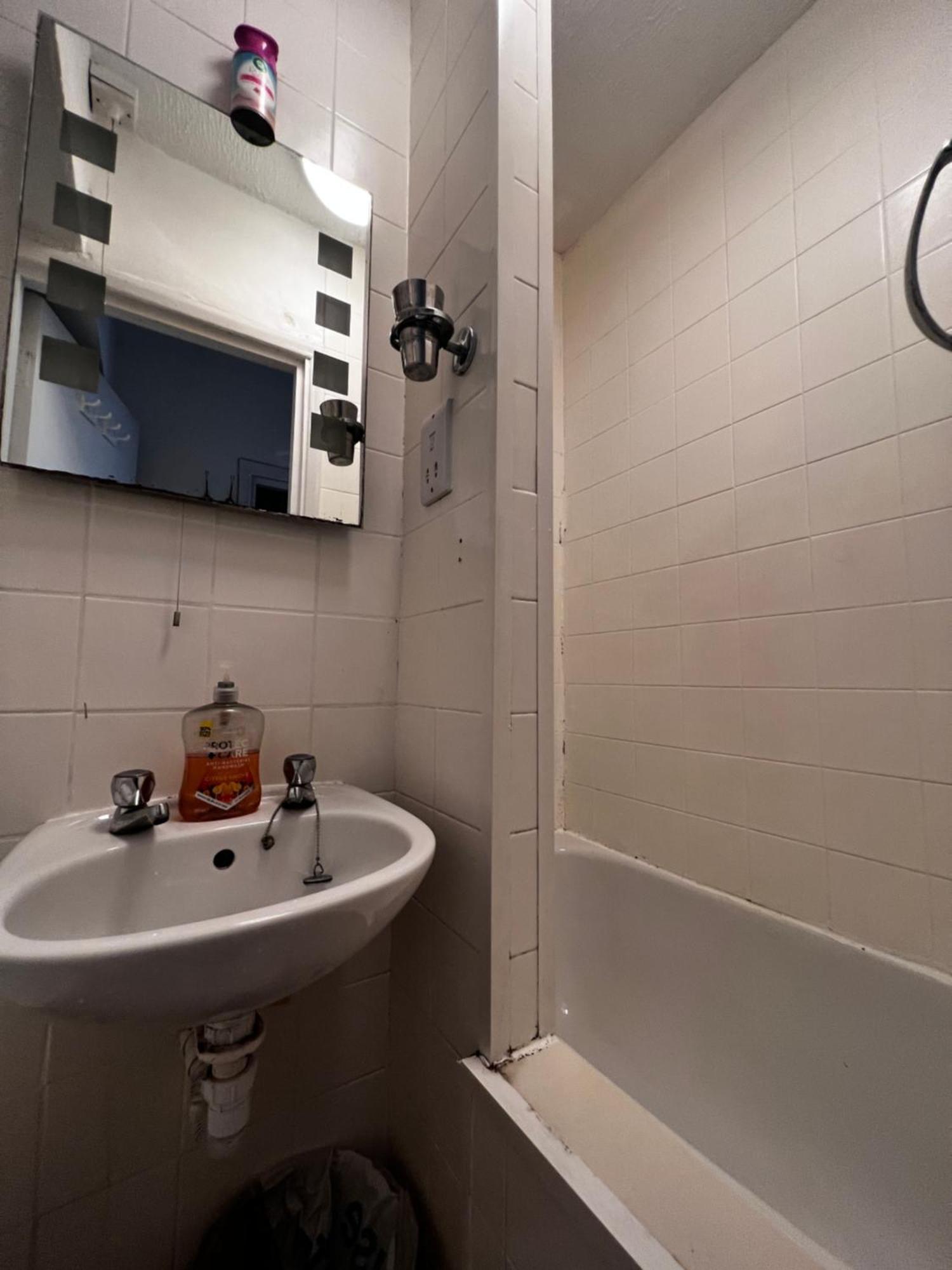 Hyde Park Studio Has Private Balcony With Tranquil Garden View Лондон Экстерьер фото