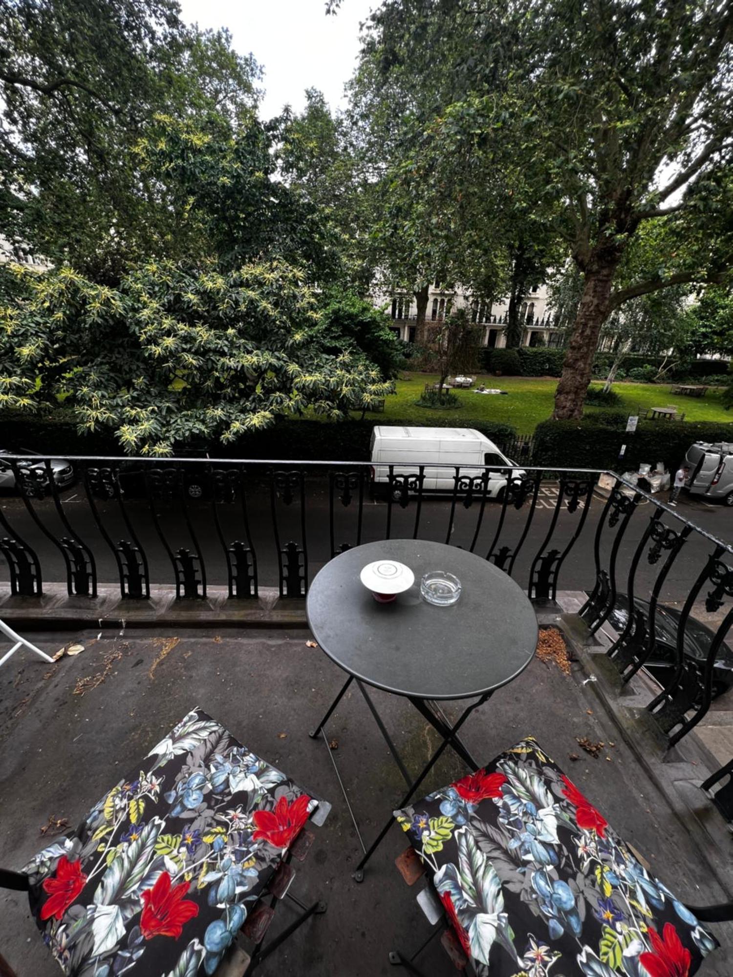 Hyde Park Studio Has Private Balcony With Tranquil Garden View Лондон Экстерьер фото