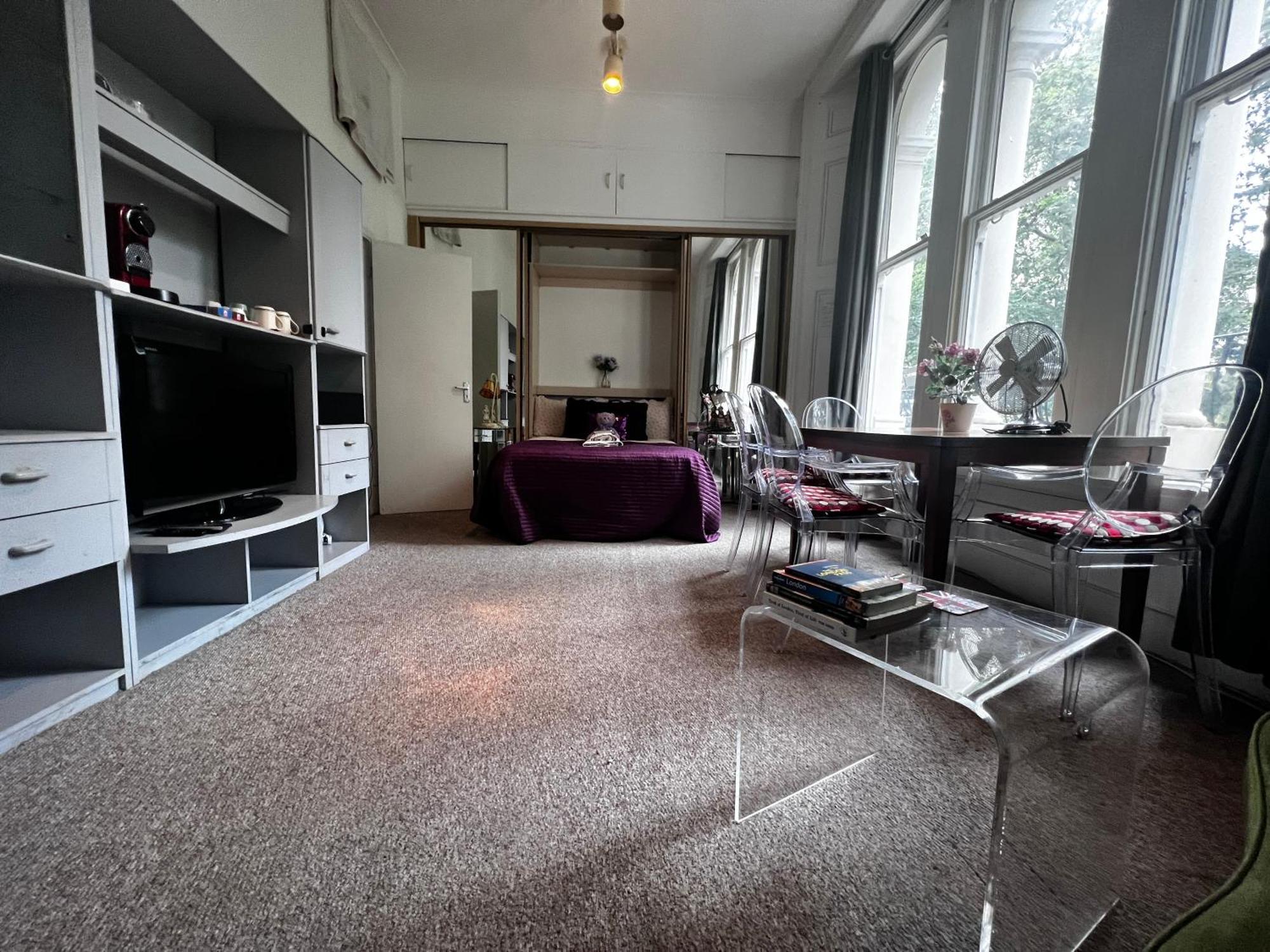 Hyde Park Studio Has Private Balcony With Tranquil Garden View Лондон Экстерьер фото